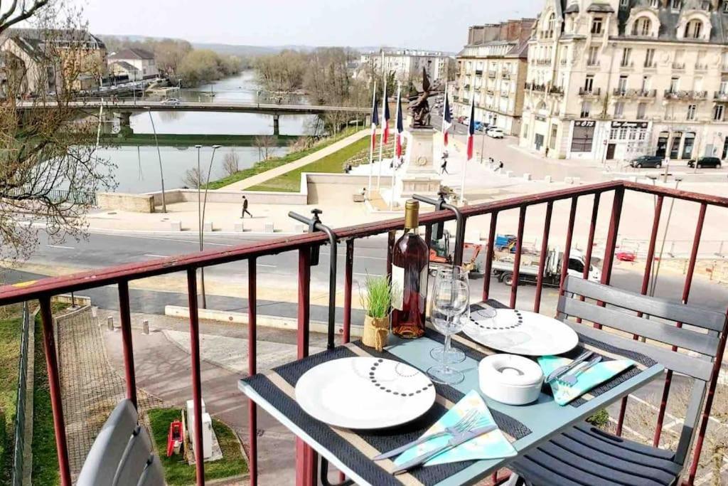 T1 Cocooning A L'Hotel De Ville Charleville-Mezieres Bagian luar foto